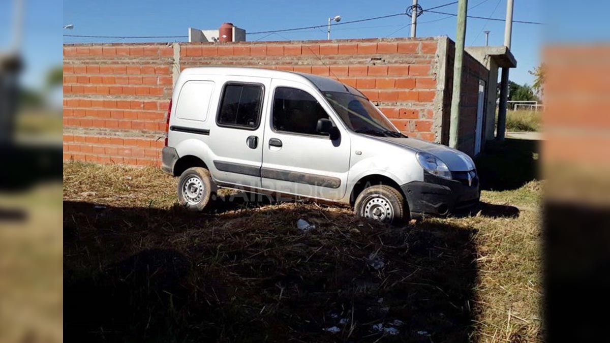 El personal de la P.A.T. encontró abandonada la camioneta robada al presidente comunal de Candioti, en Santa Fe