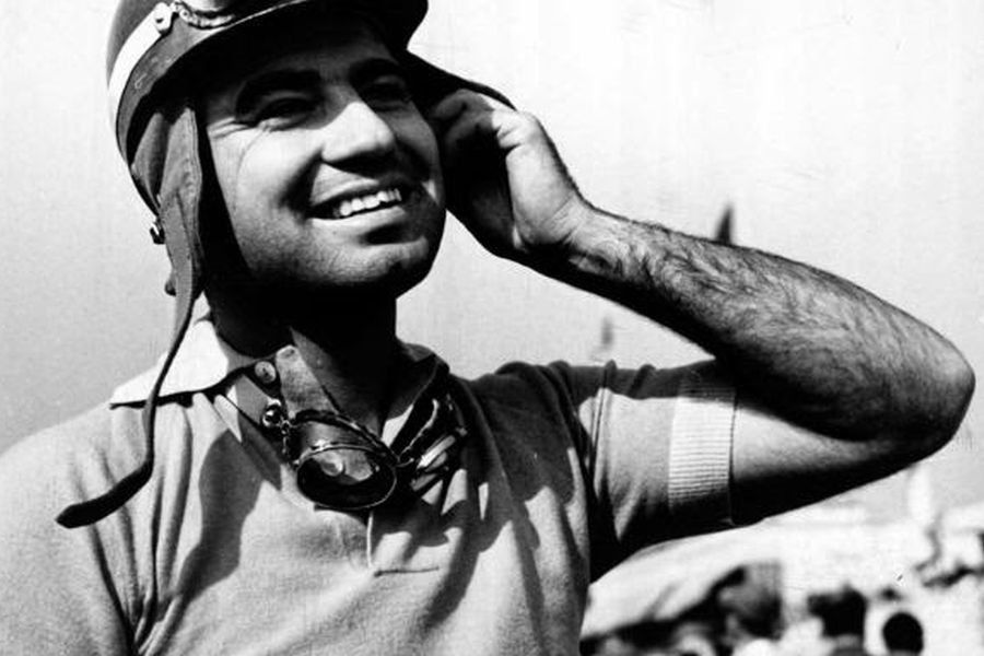 Onofre Agustín Marimón nació en Zárate, provincia de Buenos Aires, el miércoles 19 de diciembre de 1923 y, cuando era muy pequeño, su familia se radicó en Cosquín, Córdoba. Su debut en la Fórmula 1 fue el domingo 1 de julio de ese año, en el GP de Francia, disputado en las adoquinadas y veloces calles de Reims. Con la Maserati-Milano Nº 50, Onofre largó 15º y abandonó en la 2ª vuelta por la rotura del motor.