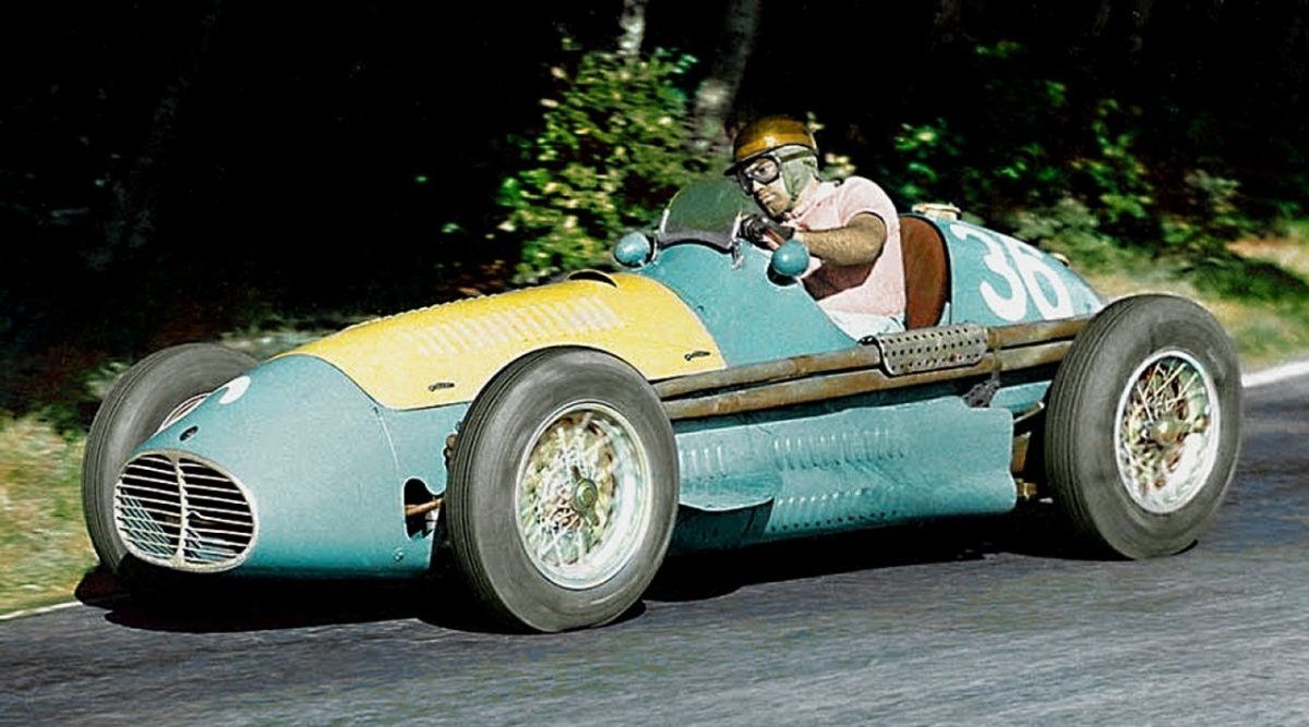 En total, entre 1951 y 1953-1954, Pinocho –apodo con el que se lo conoció desde pequeño por el tamaño de su nariz– disputó 11 GP, logró dos terceros puestos (en el GP de Bélgica de 1953, en Spa-Francorchamps, y en el GP de Gran Bretaña de 1954, en Silverstone), y un récord de vuelta.