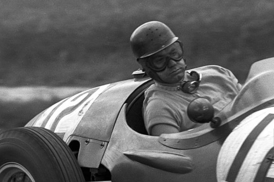 El sábado 17 de julio de 1954, en el GP de Inglaterra, Marimón protagonizó la mejor actuación de su corta trayectoria y que, desafortunadamente, sería la última de su vida: tras largar desde el 28º puesto, pasó ¡25 autos! –la máxima remontada de la F1, y que permanece vigente– y arribó 3º, delante de su maestro Fangio, quien finalizó 4º.