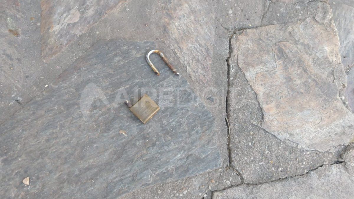 Rompieron los candados y las luces que tenían los ángeles.