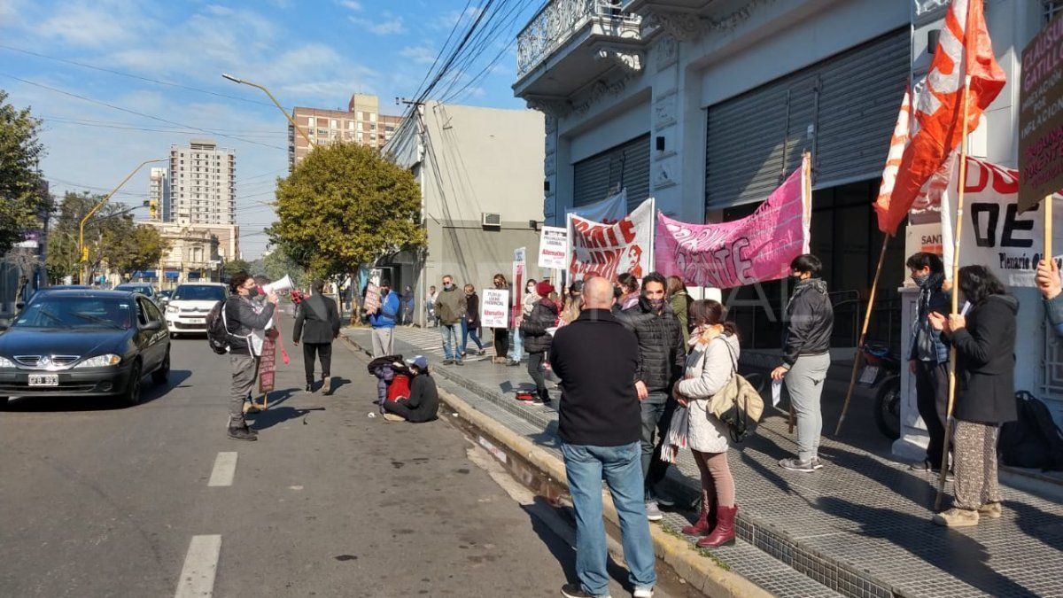 Agrupaciones de docentes pidieron soluciones para los maestros reemplazantes.