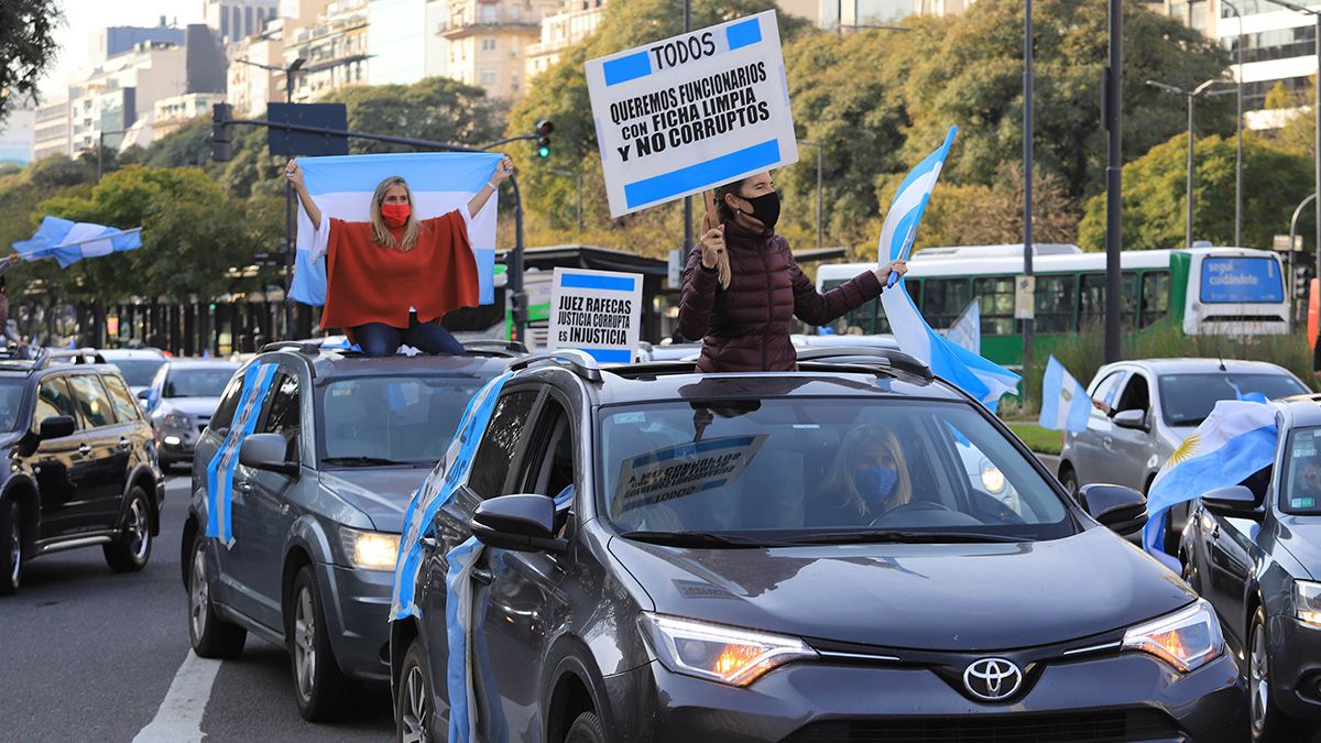 "Queremos funcionarios con ficha limpia", dicen los carteles que se alzaron en la protesta.
