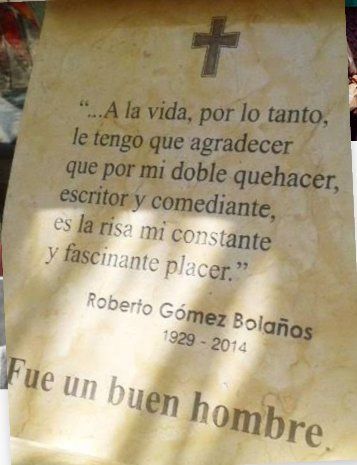 La lápida de Chespirito destaca que "fue un buen hombre".