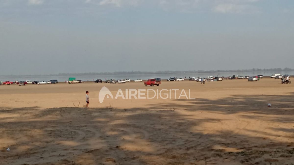 La popular playa El Chaquito sigue recibiendo gente los fines de semana pese a la pandemia.