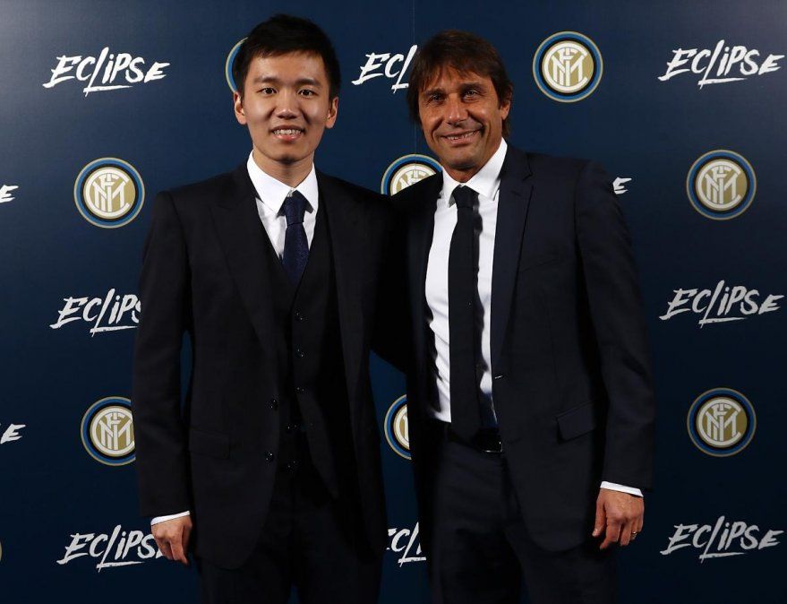 Steven Zhang, principal accionista del Inter, junto a Antonio Conte, entrenador del primer equipo.