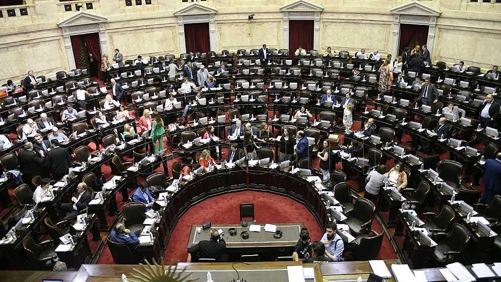 Dictamen favorable al DNU para declarar públicos esenciales servicios de telecomunicaciones