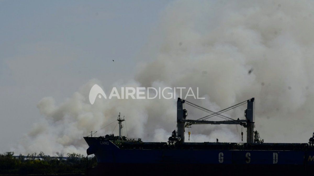 El humo que llega desde las islas a la ciudad de Rosario hace años que provoca problemas respiratorios a los rosarinos.