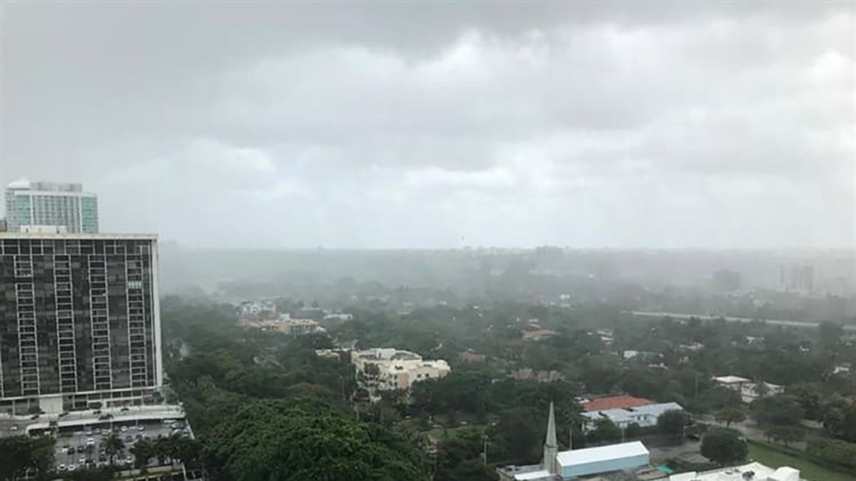 La tormenta Isaías castigó con fuertes vientos y lluvias a la costa este de Estados Unidos.