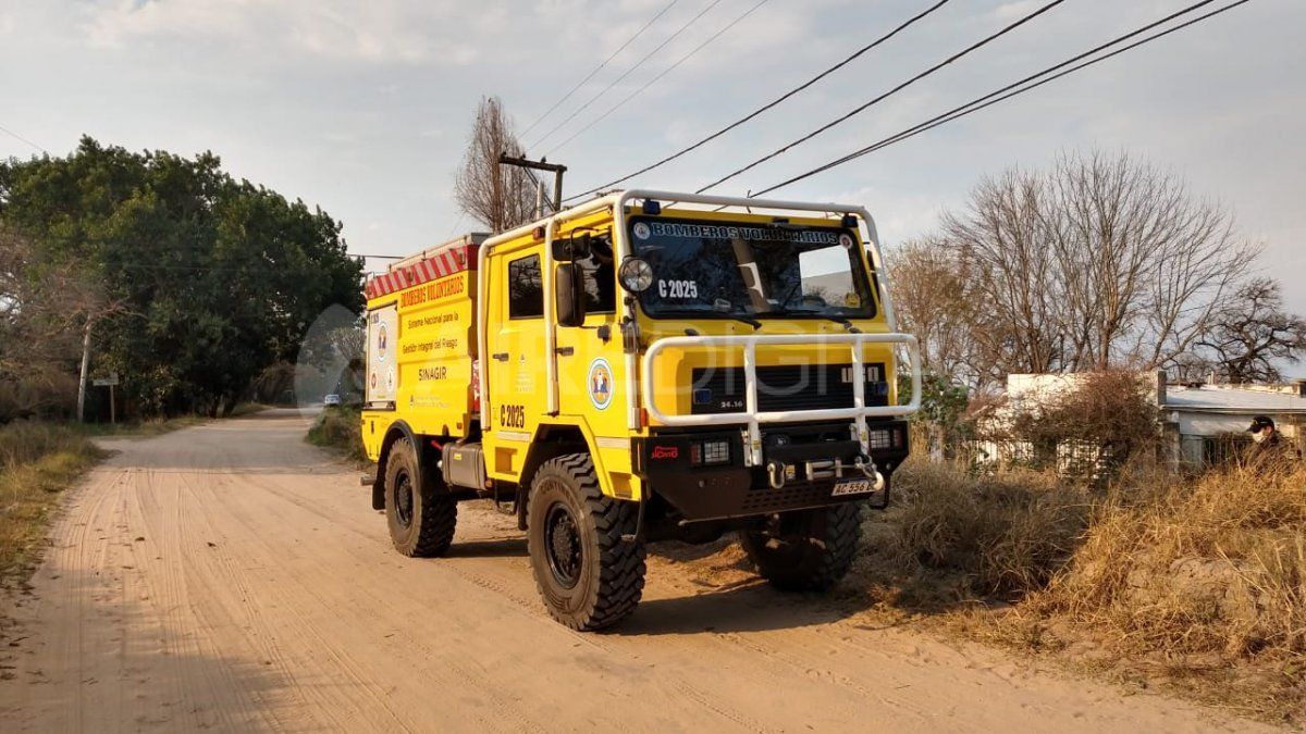 El camión hidrante de los bomberos voluntarios de Rincón.
