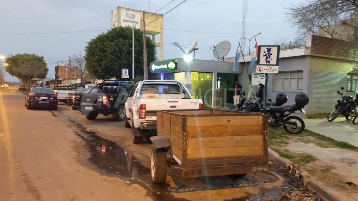 Los dos hombres fueron detenidos y trasladados a la comisaría 25 de barrio El Pozo. 