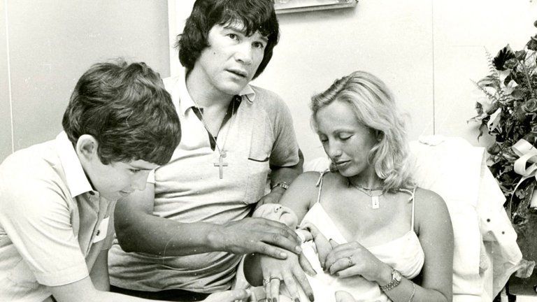 Monzón y Alicia, en el nacimiento de su hijo, Maximiliano.