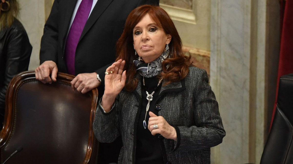 Cristina Kirchner podría reclamar a la Justicia que, tras haber sido sobreseída en la causa, le devuelvan ambos documentos para que regresen a su casa de El Calafate o entregarlos como una donación. 