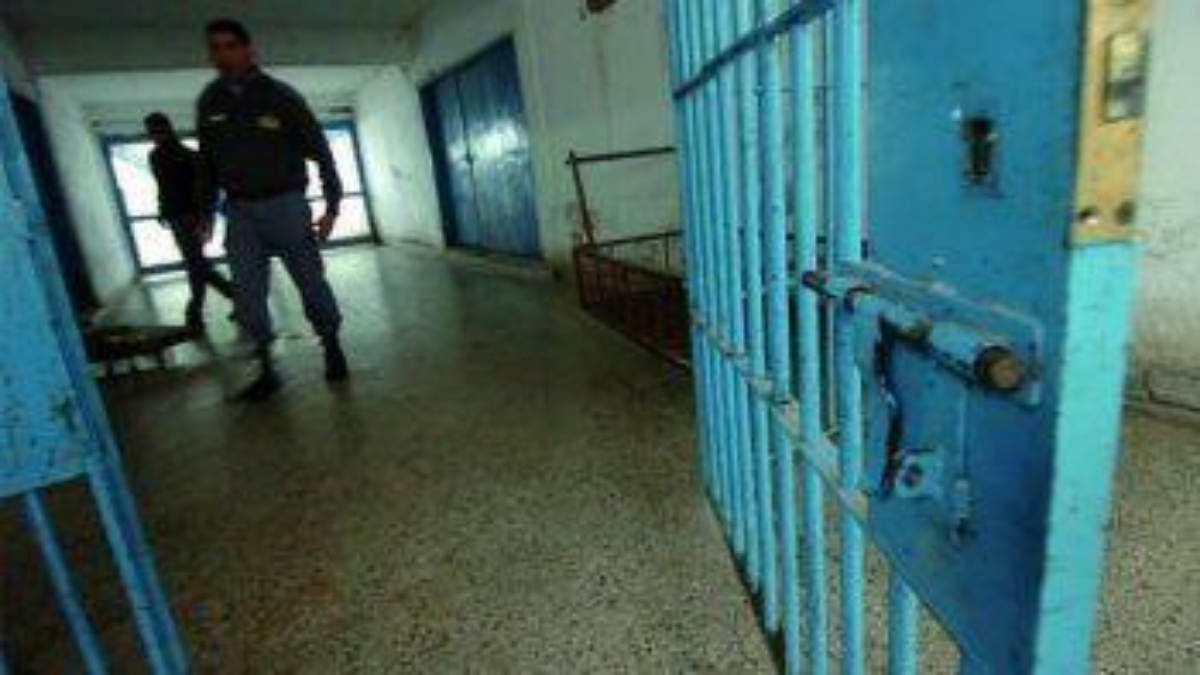 La medida está fundamentada en “los incumplimientos de Decretos Provinciales y de las distintas Ordenes Internas difundidas por medios oficiales”, relacionados a las medidas de higiene y prevención del coronavirus.