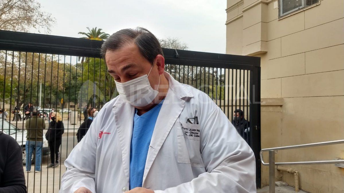 El Dr. Juan Pablo Poletti se encuentra junto con su equipo de profesionales del hospital Cullen en la primera trinchera en la lucha contra el coronavirus.