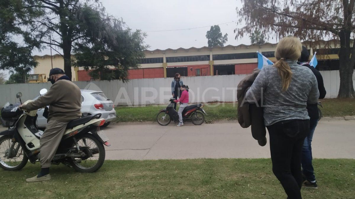 Unas 400 personas tendrán que cruzar a San Javier desde Helvecia para cobrar los beneficios sociales del Gobierno nacional por la pandemia (como el IFE).