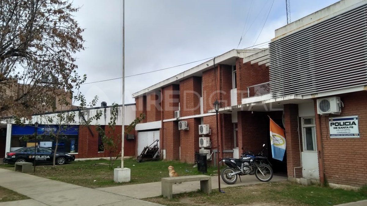 Este jueves, la Comisaría 12ª ubicada en Santo Tomé tenía 40 personas alojadas, cuando su capacidad real es de 12.