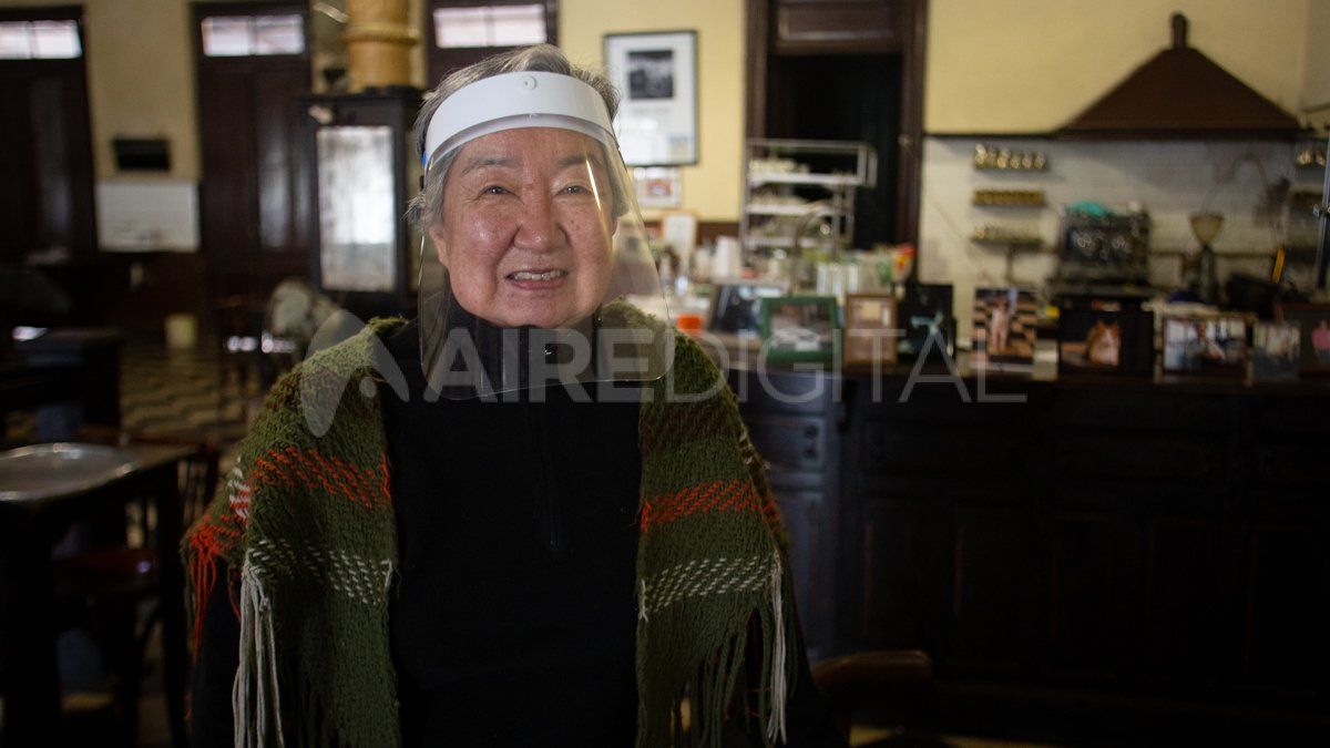Amelia trabaja sola en el bar Tokio, pero no permite que ningún cliente tenga que esperar más de lo habitual.