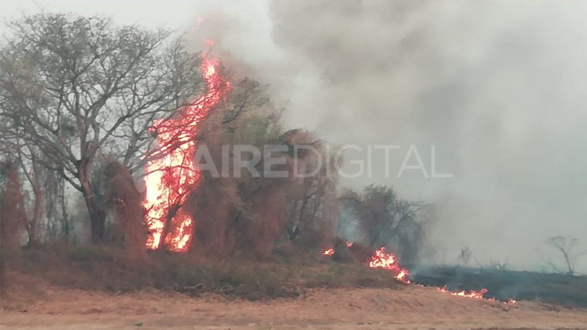 El fuego en el Jaaukanigás no cesa ni siquiera por la noche.