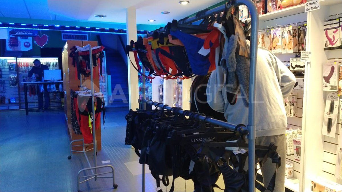 La primera opción que se les recomienda a la pareja es un anillo estimulador, por el hecho de que no va a resultar agresivo.Como primera opción les recomiendan un anilo un estimulador de la línea discreta por el hehco de que no va aresultar agresivo o grosero p