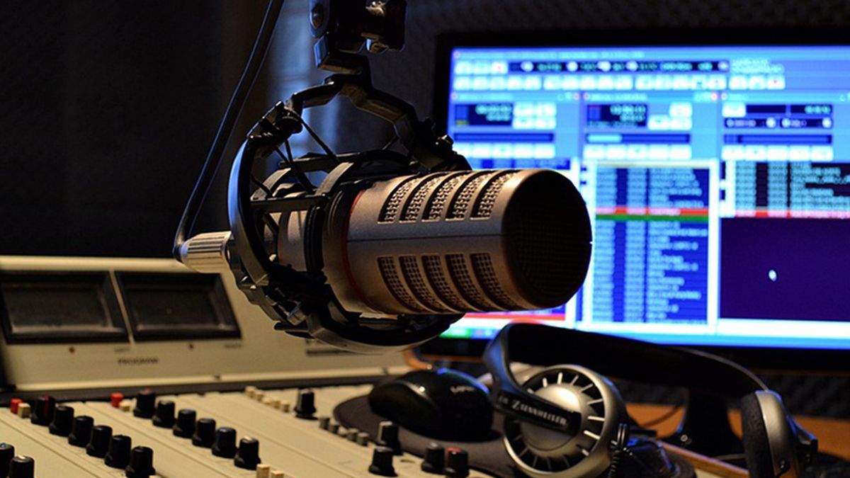 Las nuevas tecnologías permiten que una emisora local de radio se pueda escuchar a nivel global.