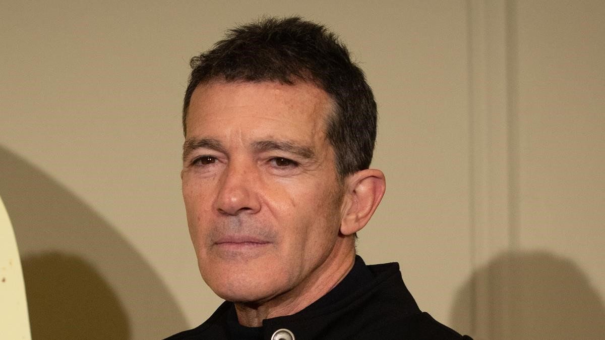 José Antonio Domínguez Bandera, conocido profesionalmente como Antonio Banderas, es un actor, empresario, productor y director español.