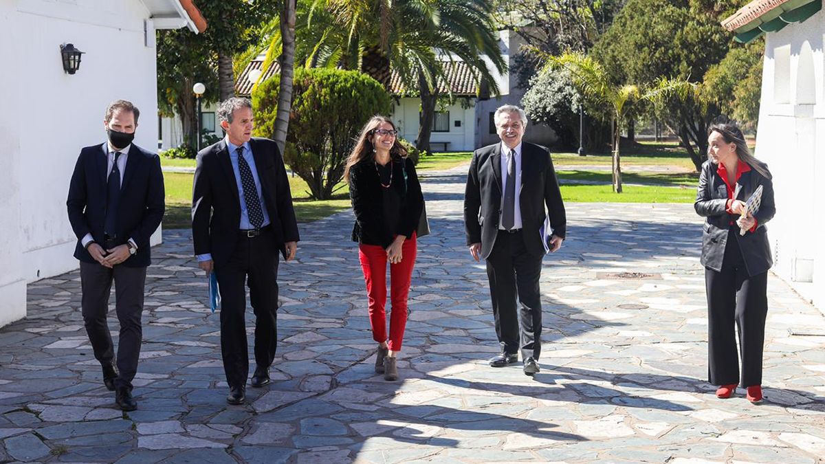 Alberto Fernández y equipo