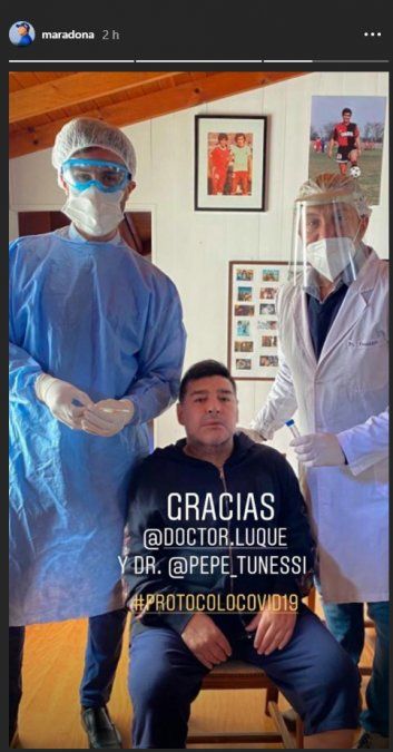 Maradona compartió una historia en su cuenta de Instagram realizándose el testeo.