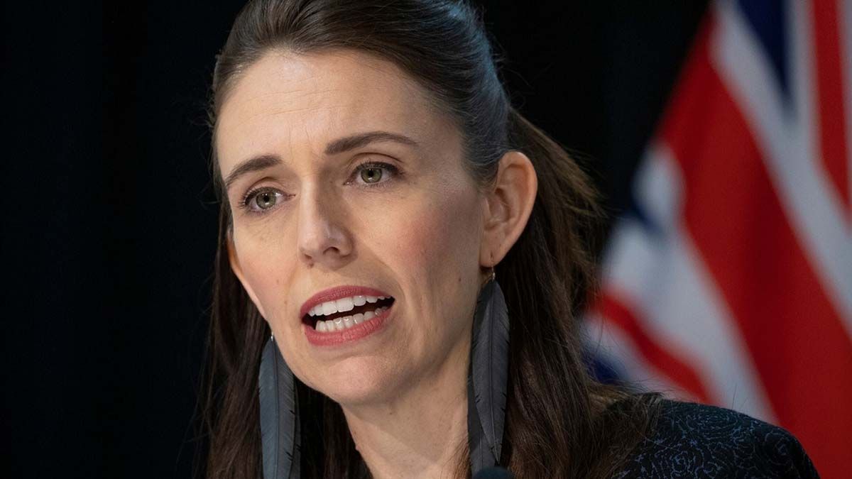 "Actúa como si tuvieras covid y como si las personas a tu alrededor tuvieran covid", dijo Jacinda Ardern, la primer ministra de Nueva Zelanda.