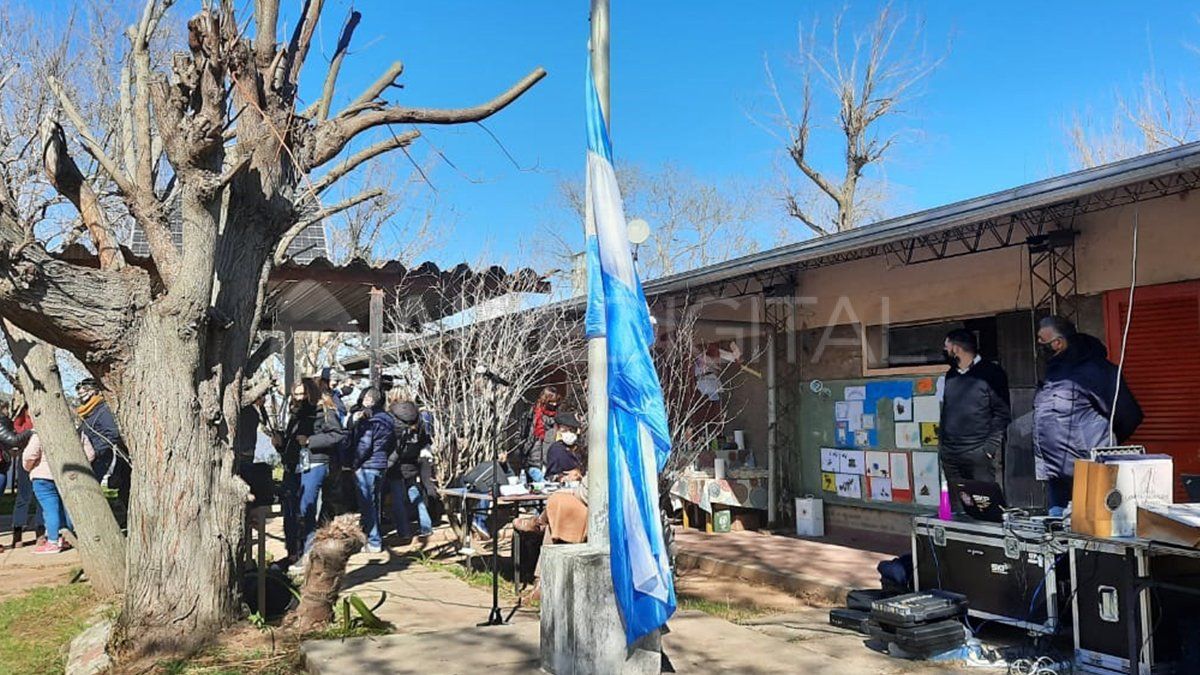 Al comienzo de la sesión hablaron referentes de organizaciones ambientalistas y sindicales