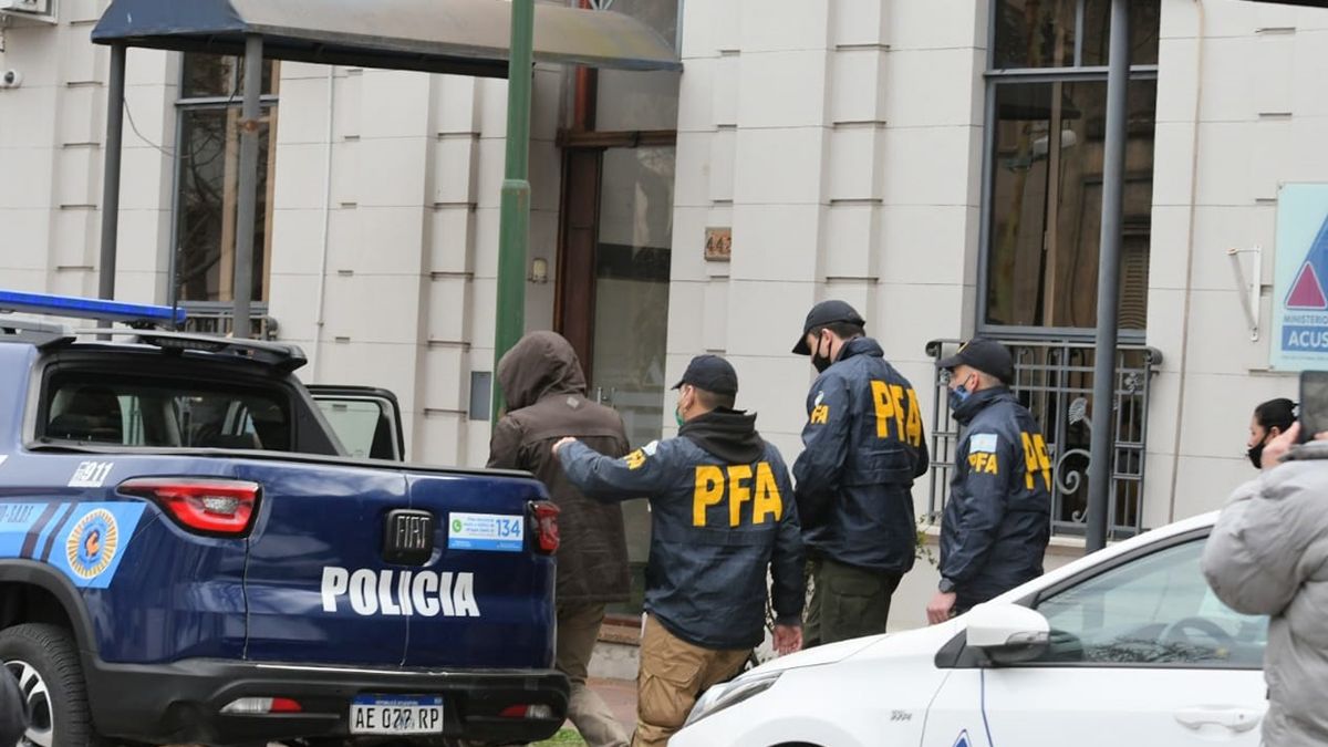 El momento en que fue detenido el letrado rafaelino.