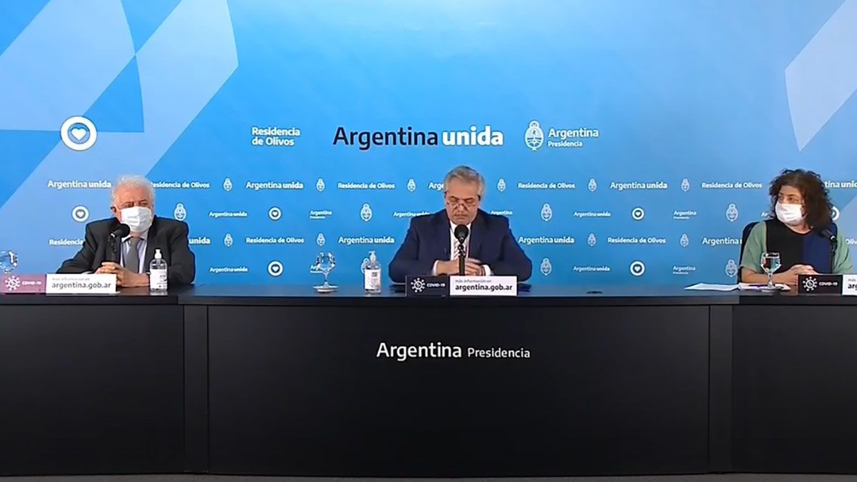 Ginés González García, Alberto Fernández y Carla Vizzotti durante el anuncio de la fabricación de la vacuna contra el coronavirus en Argentina.
