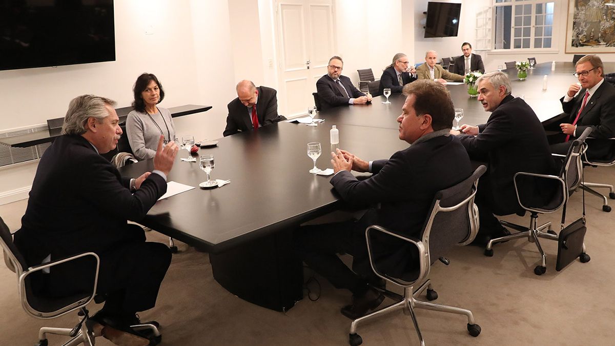 Sergio Nardelli junto al presidente Alberto Fernández y el gobernador Omar Perotti,