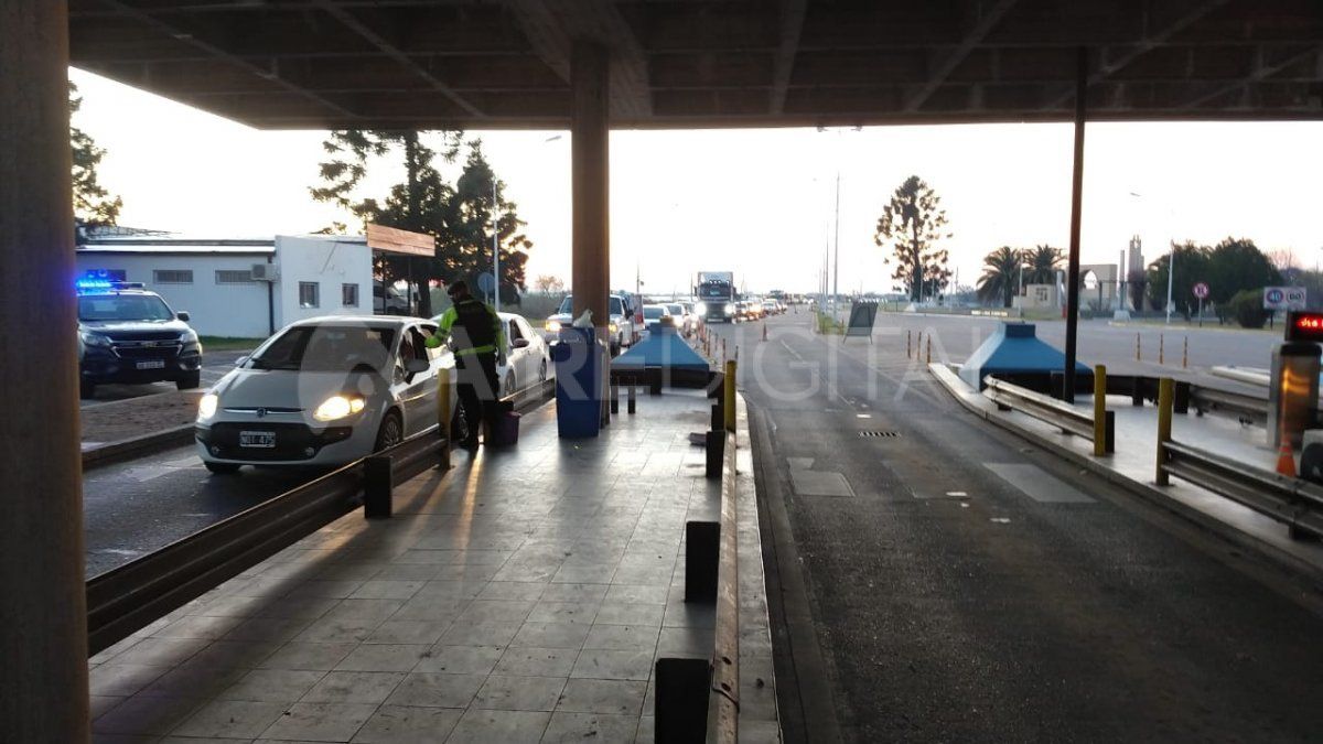 Se formaron largas filas en el ingreso al Túnel Subfluvial desde el lado de Paraná.