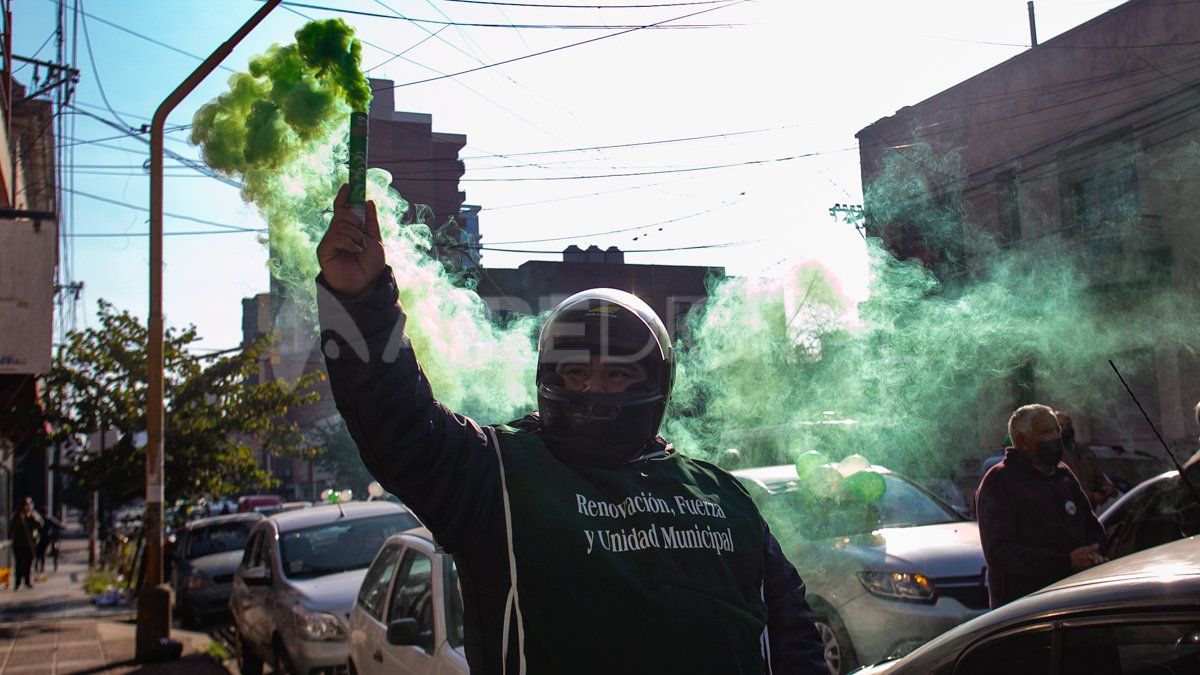 Los trabajadores municipales se manifestaron en las calles de Santa Fe. 
