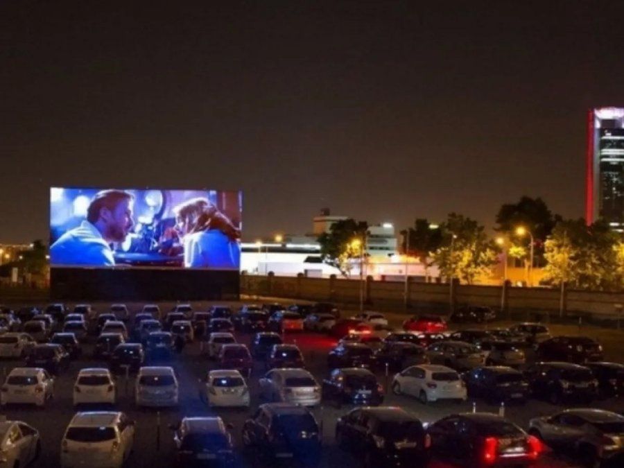 Inauguran dos autocines en Buenos Aires