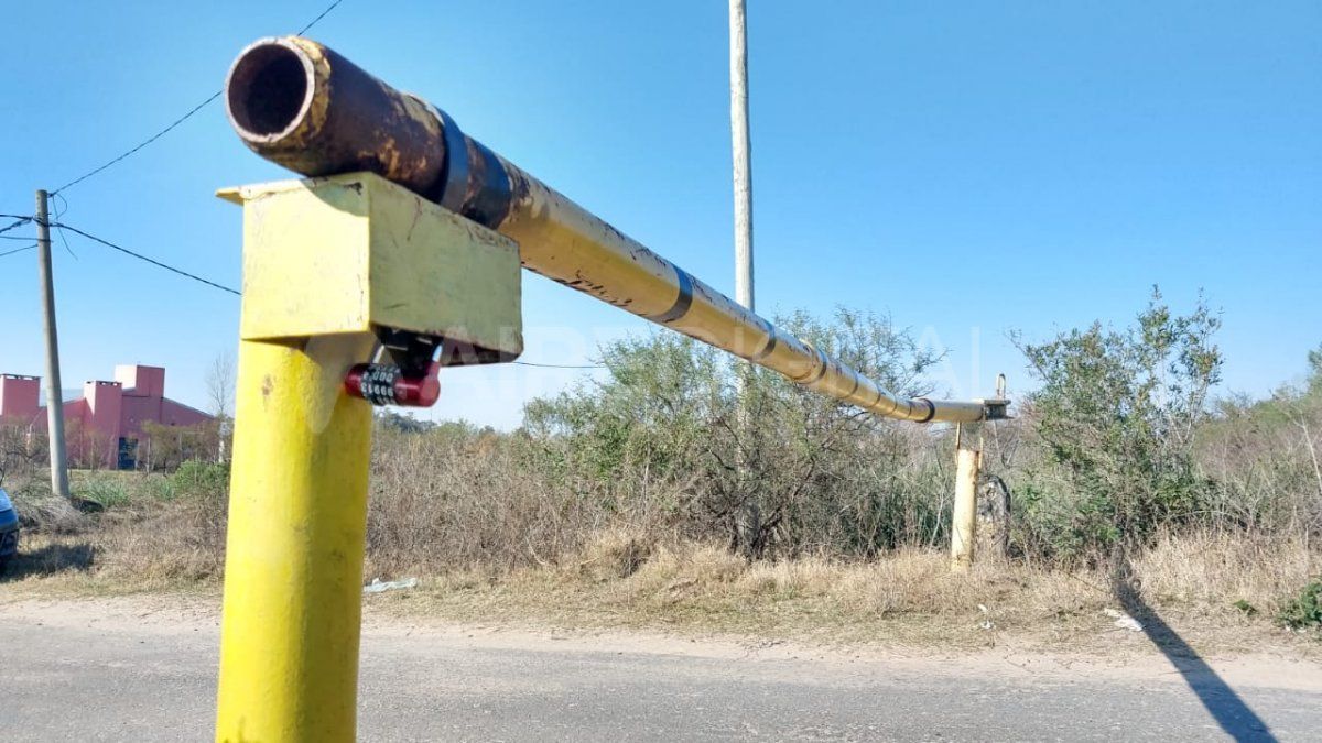 Bajaron la barrera de la laguna