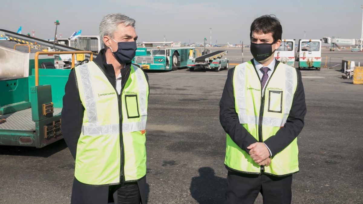 El ministro de Transporte de la Nación, Mario Meoni, junto al presidente de la compañía Intercargo, Pablo Manuel Fernández Fayolle.