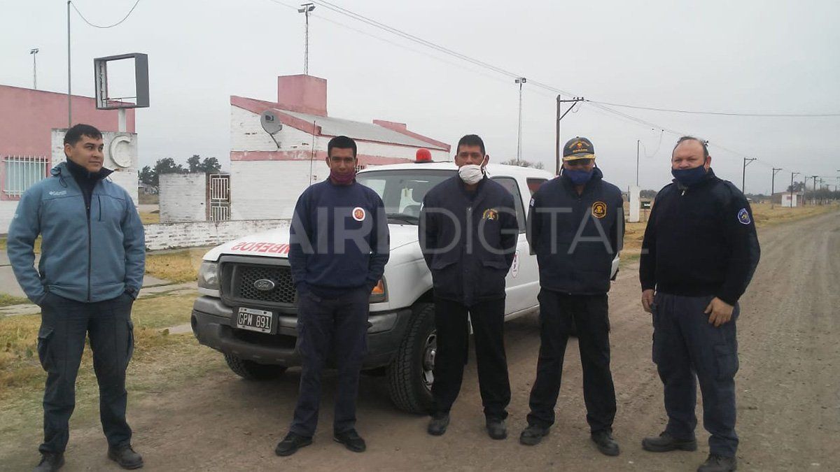 Los primeros cuatro bomberos del nuevo destacamento inaugurado en Golondrina. 