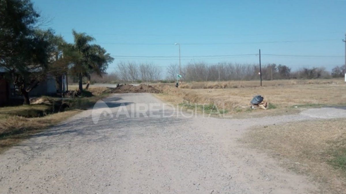 A lo largo del domingo, la Comuna de Monte Vera cerró la desembocadura de algunas calles hacia la Ruta Provincial 2. El objetivo es que todas las personas que entren y salgan de la localidad lo hagan por un único paso, a fin de poder hacer los chequeos correspondientes y controlar la situación.