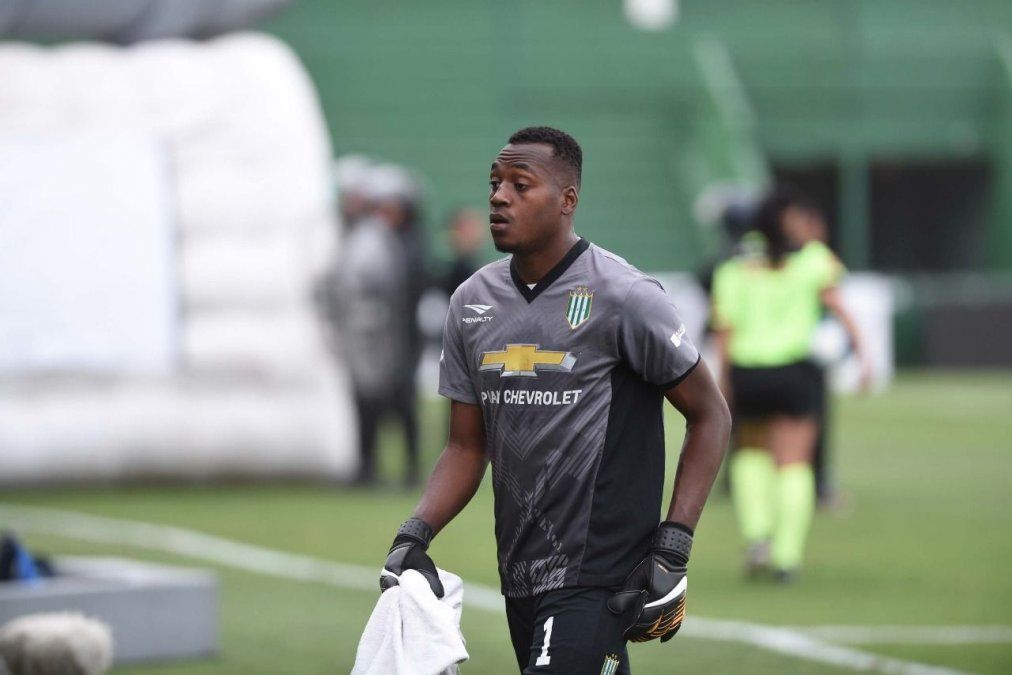 Mauricio Arboleda, arquero de Banfield, otro de los apuntados por Independiente para sustituir a Martín Campaña.