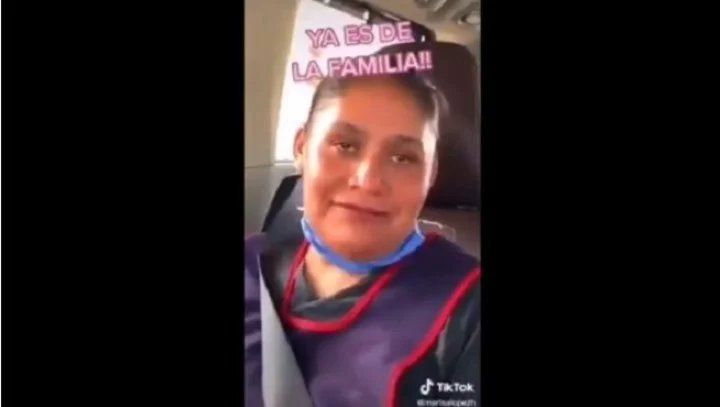 Marisa finalmente le confiesa que es una broma para TikTok, agregando en letras rosas que