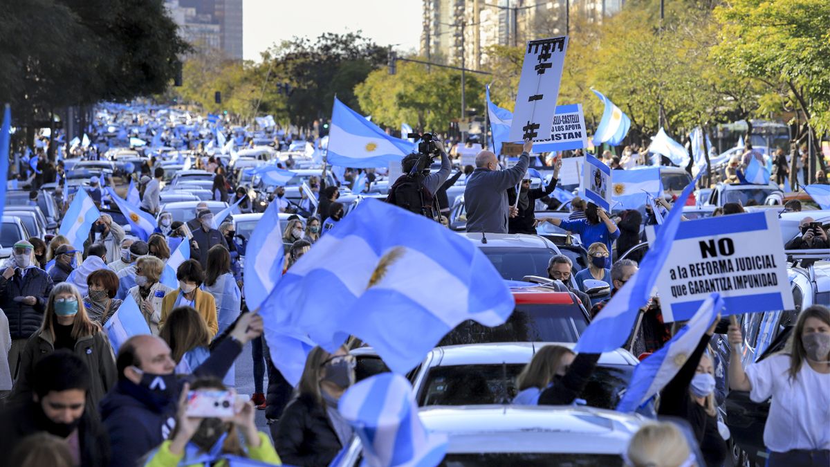 La caravana opositora en el centro porteño. 
