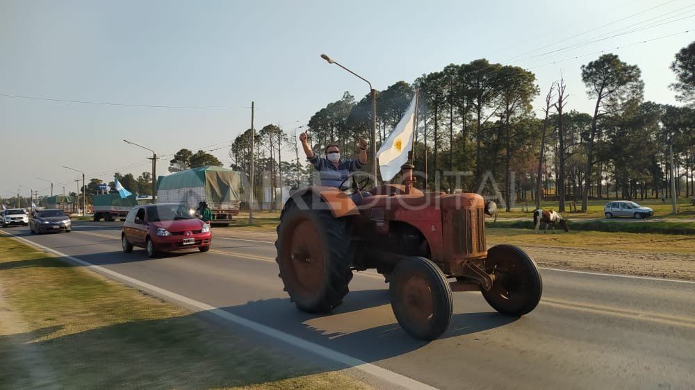 La marcha por el 17A en San Javier se llevó a cabo sobre la Ruta Provincial 1. 