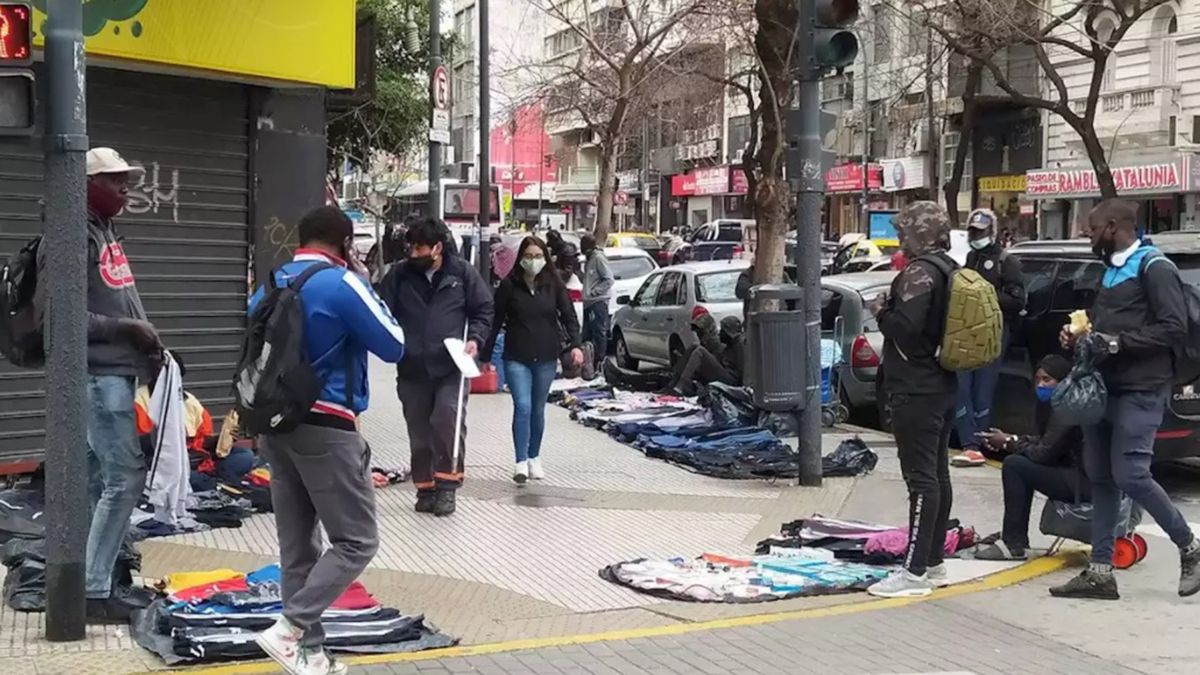 Los trabajadores de Once y otros barrios porteños, al igual que en todo el país, se vieron afectados por los cinco meses de cierre obligatorio por la cuarentena.