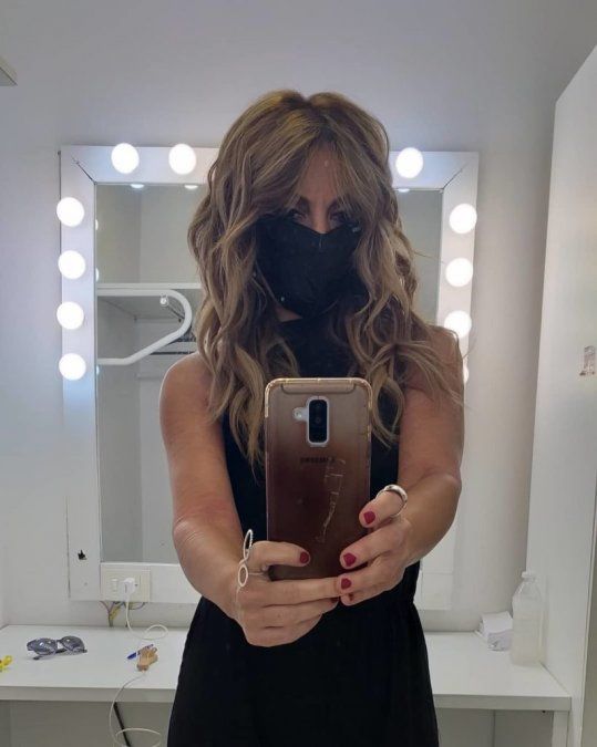 LA PERIODISTA PASO UNA INTERVENCION QUIRURGICA DE URGENCIA Y SE ESTA RECUPERANDO 