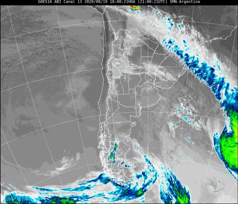 En la imagen satelital se observa el desplazamiento hacia el norte de la franja de nubes que adelanta a la masa de aire frío que ya ingresa en nuestra región.