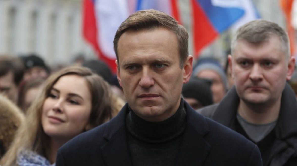 Alexei Navalny se sintió mal el pasado 20 de agosto mientras volaba de regreso a Moscú desde Siberia, obligando a realizar un aterrizaje de emergencia al avión en que viajaba en la ciudad de Omsk.