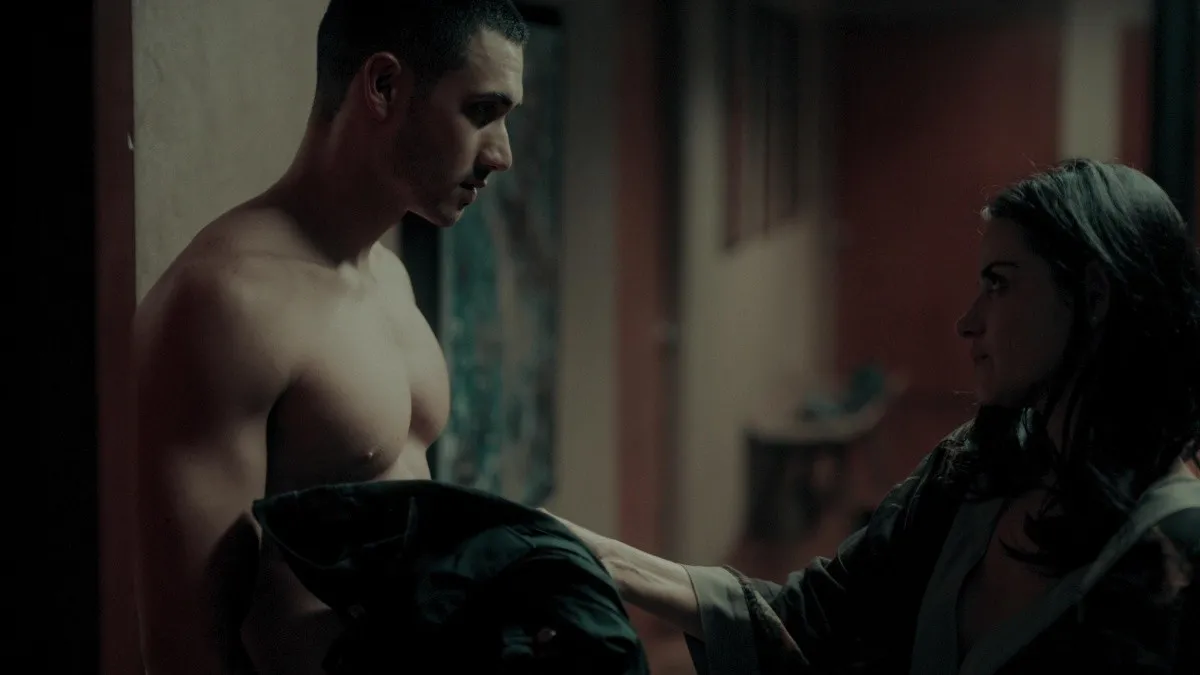 Oscuro deseo está protagonizada por Maite Perroni, Jorge Poza, Regina Pavón, Alejandro Speitzer, y Erik Hayser.