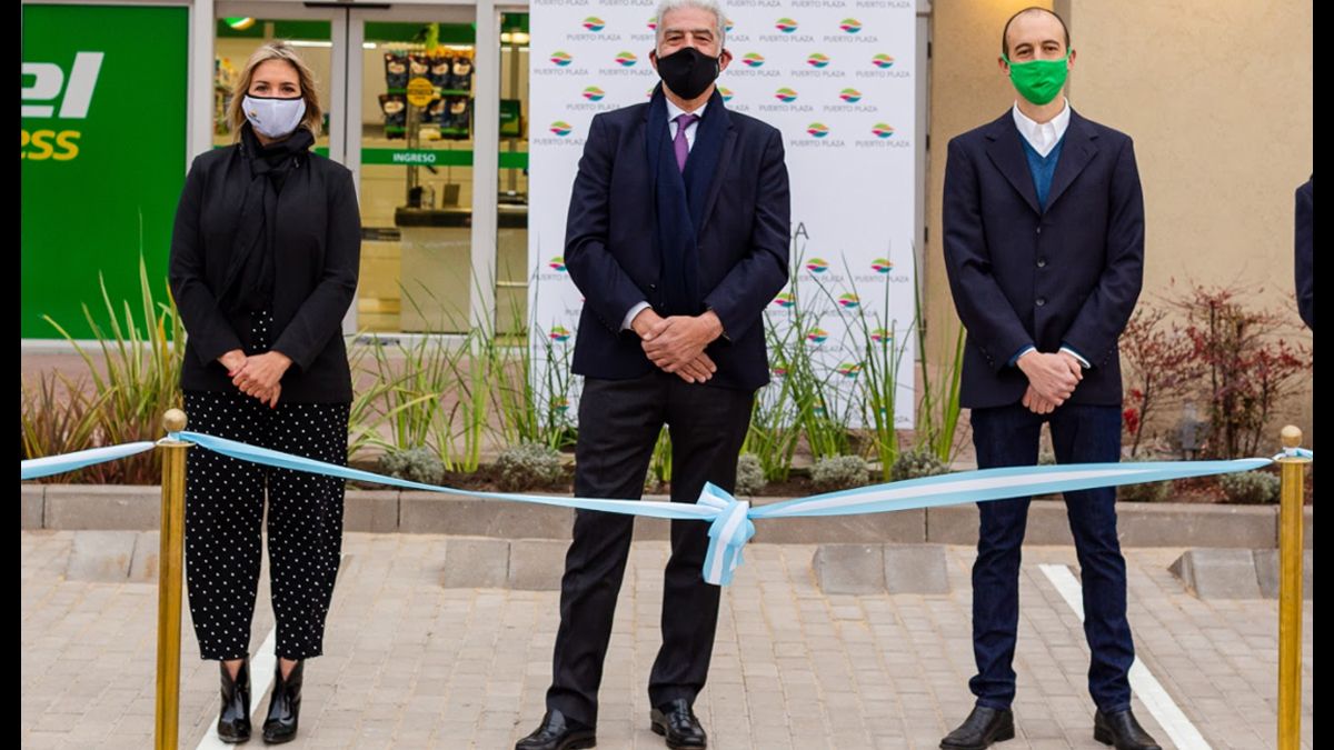 Se contó con la presencia del Presidente de Torre Puerto Santa Fe, Antonio Eduardo Tabanelli, la Directora Comercial, María José Correa y el Presidente de Kilbel Supermercados, Maximiliano Kilgelmann junto a los equipos de ambas empresas que trabajaron arduamente para alcanzar el objetivo propuesto.